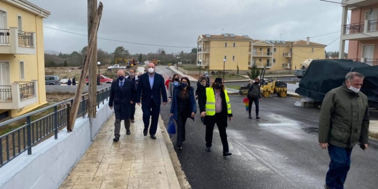 Παραδόθηκαν οι πρώτες εργατικές κατοικίες στον Αη Γιάννη παρουσία του Διοικητή του ΟΑΕΔ