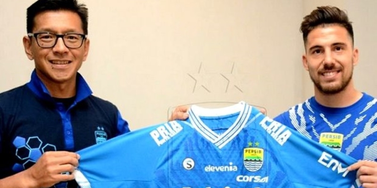 Στην Persib Bandung της Ινδονησίας ο Μπάουμαν!