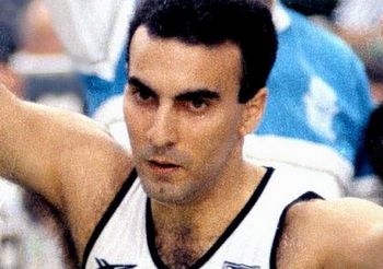Νίκος Γκάλης: Ο θρύλος του ελληνικού μπάσκετ! (Video)