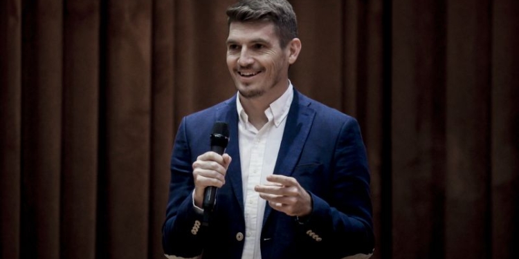 Τριάντα τρείς βετεράνοι κολυμβητές στηρίζουν την υποψηφιότητα  Γιαννιώτη