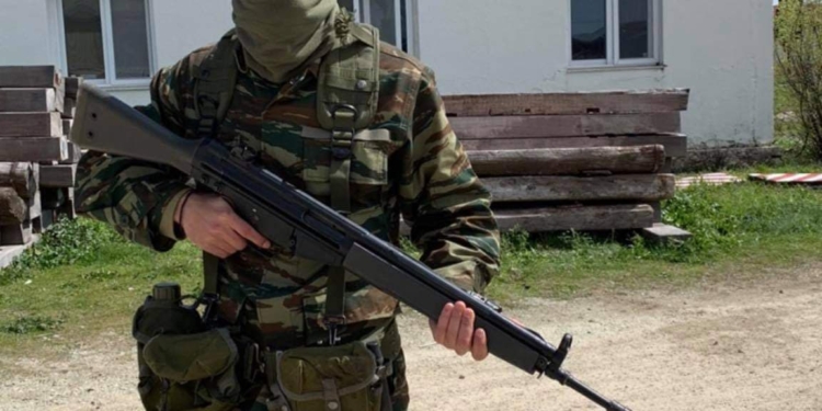Στα… χακί ο Κώστας Βλάχος