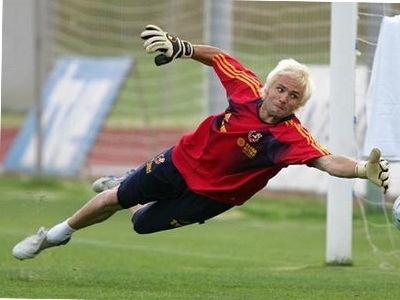 Ο Κανιθάρες “ανέβασε” γυμνή τη γυναίκα του!