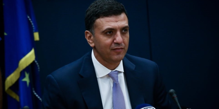 «Βόμβα» Κικίλια: Μέχρι την άνοιξη θα φοράμε μάσκα παντού