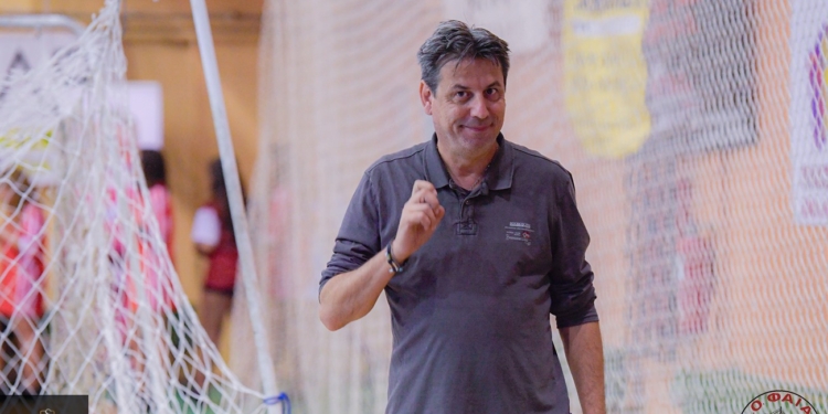 ΧΑΝΤΜΠΟΛ: Παραμένει γιατρός του Φαίακα ο Κώστας Κοντοστάνος