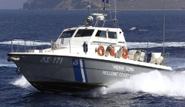 Ακυβέρνητο πλοιάριο με 21 μετανάστες βορειοδυτικά της Κέρκυρας