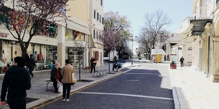 Μερικό άνοιγμα των καταστημάτων λιανικής αν συνεχίσει η πτωτική πορεία της πανδημίας