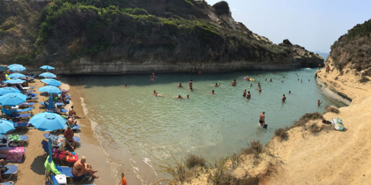 Κοιμούνται ή κάνουν  μπανάκια;