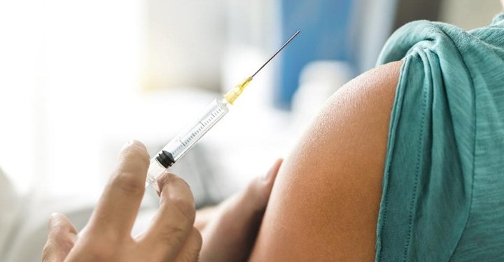 Παρέλυσε νοσηλεύτρια από την 2η δόση του εμβολίου για τον Covid-19.