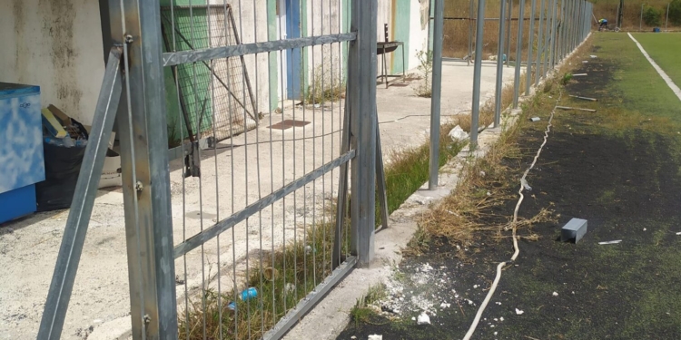 Αντικαταστάθηκε η περίφραξη του γηπέδου του Περιβολίου