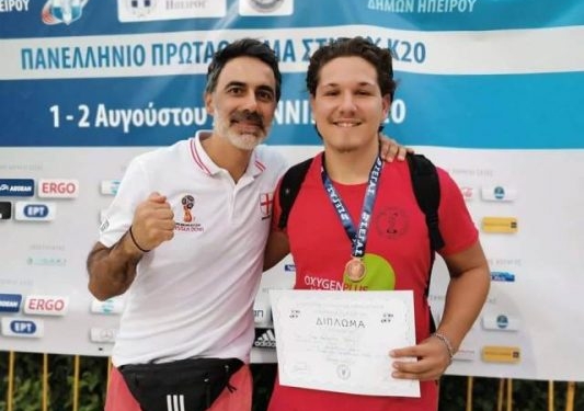 ΣΦΑΙΡΟΒΟΛΙΑ: Χάλκινο του Πέτρου Πουλή στα Ιωάννινα