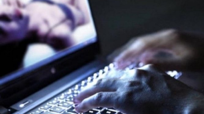 Συνελήφθησαν δυο ανήλικοι και οι γονείς τους για υπόθεση πορνογραφίας