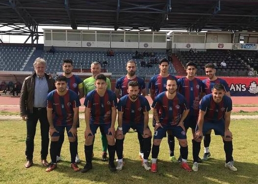 Στα 60 του ξαναφόρεσε γάντια ο Πέτρος Ραράκος!