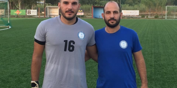 Ο Δημήτρης Σίμος στα γαλάζια γκολποστ