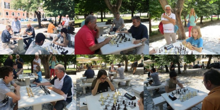 «Εγκαινιάστηκαν» οι μαρμάρινες σκακιέρες στην Πάνω Πλατεία