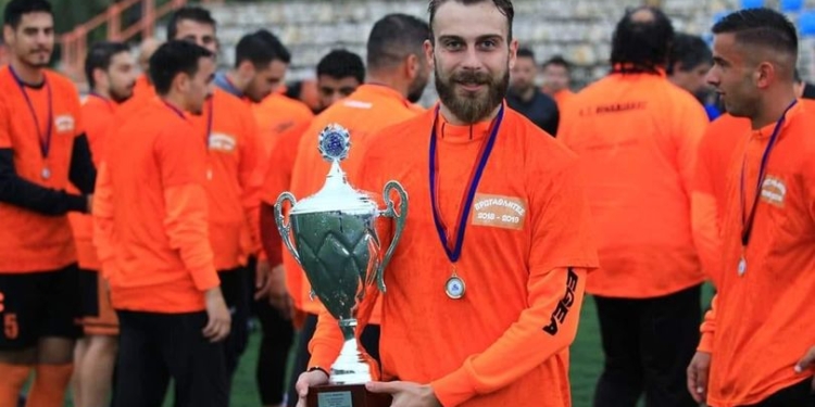 Ξανά στα κυανέρυθρα ο Γρηγόρης Χανδρινός