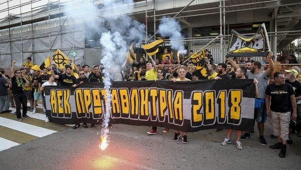 Αποθεωτική υποδοχή της ΑΕΚ στο αεροδρόμιο Κέρκυρας! (ΦΩΤΟ & VIDEO)