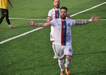 Και ο Γκολόσης συνεχίζει με το καραβάκι στο στήθος