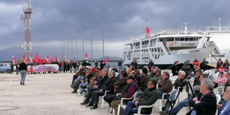 Πλήθος κόσμου στο συλλαλητήριο της ΑΕΛ στο λιμάνι