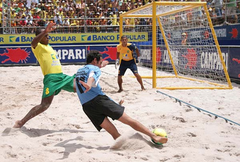 ΠΑΝΕΛΛΗΝΙΟ ΠΡΩΤΑΘΛΗΜΑ BEACH SOCCER: Τα Καναρίνια νικητές στο τουρνουά του Μαραθιά