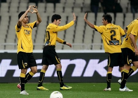 Στη 2η θέση η ΑΕΚ, 2-1 τον Λεβαδειακό