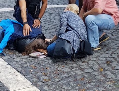 Αστυνομικός της ομάδας ΔΙΑΣ έδωσε τις πρώτες βοήθειες σε τουρίστρια και την έσωσε