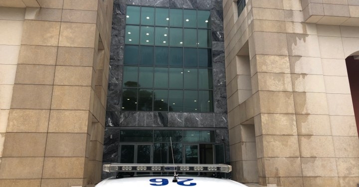 Με χρηματική εγγύηση και απαγόρευση εξόδου από την χώρα, ελεύθερος ο παππούς που φέρεται να ασέλγησε στην 9χρονη εγγονή του.