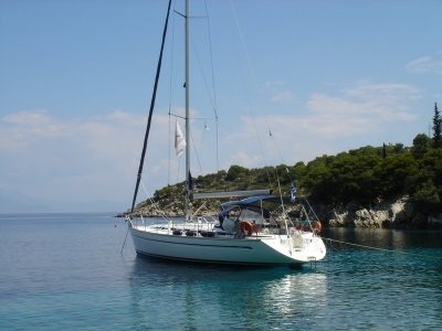 Λόγω ανέμου το ένα ιστιοφόρο έπεσε στο άλλο!