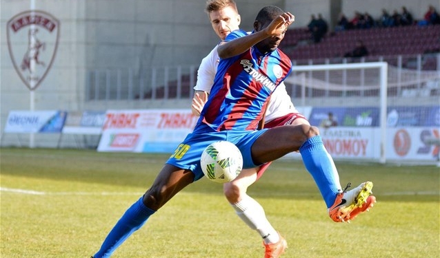 «Όρθιος» και στη Λάρισα!