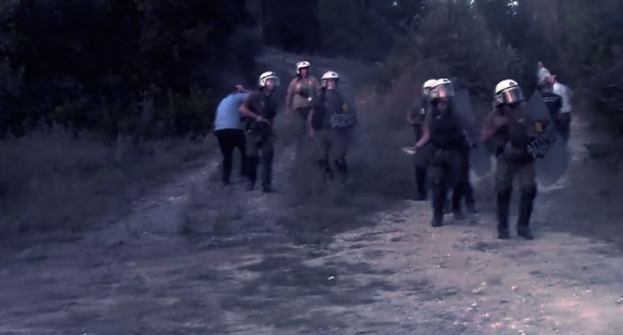 Ακρωτηριασμός 32χρονου απο κροτίδα των ΜΑΤ,στην Λευκίμμη!