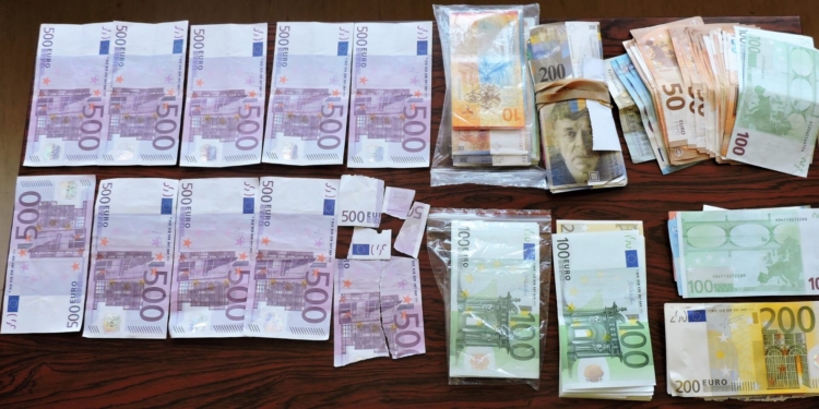 53χρονη ψώνιζε με πλαστά ευρώ!