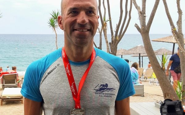 ΑΝΟΙΚΤΗ ΘΑΛΑΣΣΑ: Ασημένιο μετάλλιο του Άκη Παγκράτη στην Πρέβεζα