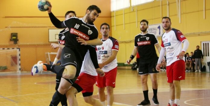 ΧΑΝΤΜΠΟΛ:  «Πάλαιψε» αλλά έχασε (18-20) από τον ΠΑΟΚ ο Φαίακας