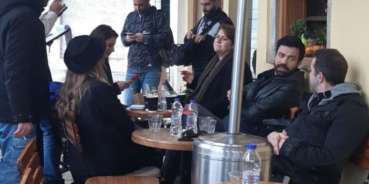 Στο  καφέ Sessions  οι πρωταγωνιστές του σήριαλ «8 Λέξεις»