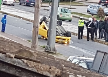 Το αμάξι τούμπαρε, ο οδηγός γλίτωσε!