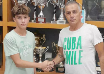 κωστας καρβουνης