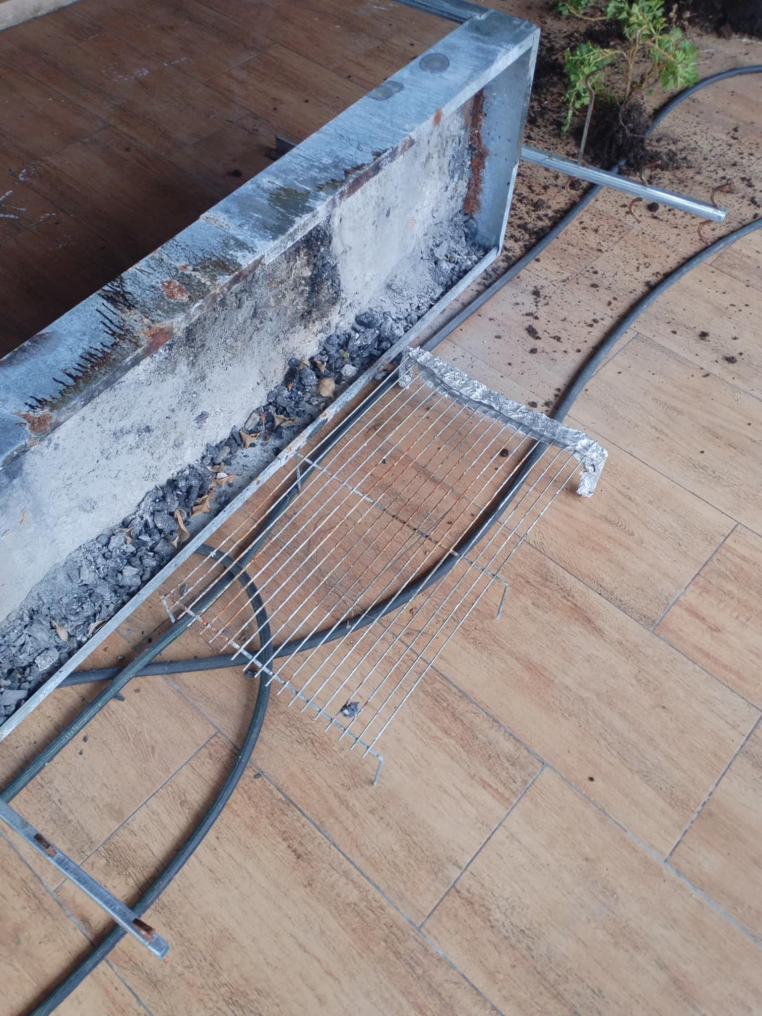 Βανδαλισμοί στο ρεστοράν του Τάσου Παϊπέτη στον Αη Γόρδη (Φωτογραφικό υλικό)